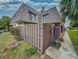 1913 N Congress Ave in West Palm Beach, FL - Building Photo