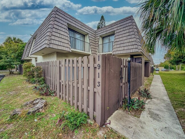 property at 1913 N Congress Ave