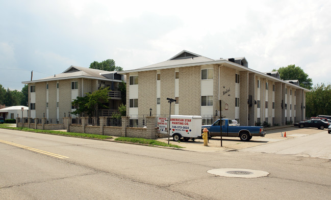 Stonecrest Apartments in Parkersburg, WV - Foto de edificio - Building Photo