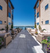 5600 Lake Edge Rd, Unit Waubesa shores in McFarland, WI - Foto de edificio - Building Photo