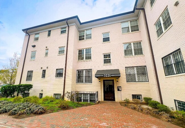 3221 8th St SE in Washington, DC - Building Photo - Building Photo