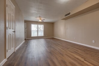 400 North Townhomes in Levelland, TX - Foto de edificio - Interior Photo