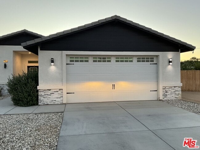 12207 Snapping Turtle Rd in Apple Valley, CA - Building Photo - Building Photo