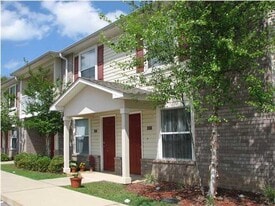 1820 Shay-Lin Ct in Niceville, FL - Building Photo