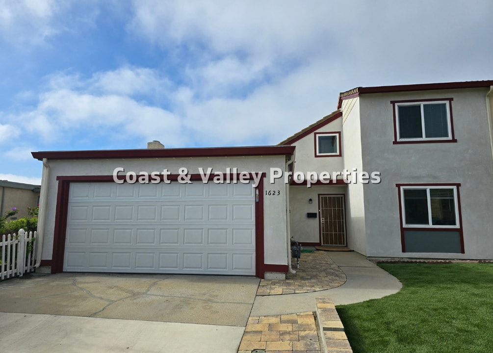 1623 Seville St in Salinas, CA - Building Photo