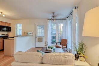 2526 Durwood St, Unit 208 in Austin, TX - Building Photo - Building Photo