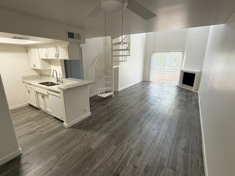 5405 Kester Ave in Los Angeles, CA - Building Photo