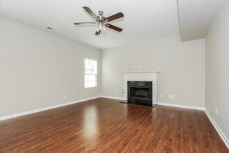 1031 Daniel Ln in Spring Hill, TN - Foto de edificio - Building Photo