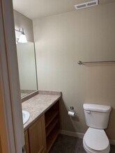 221 Cherry Bark Ln in Medford, OR - Building Photo - Building Photo