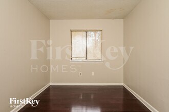 2211 Cherokee Valley Cir in Lithonia, GA - Building Photo - Building Photo