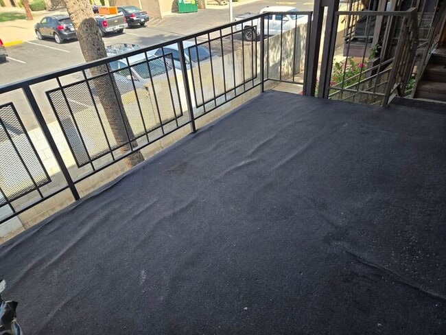 2415 W Hazelwood St in Phoenix, AZ - Foto de edificio - Building Photo