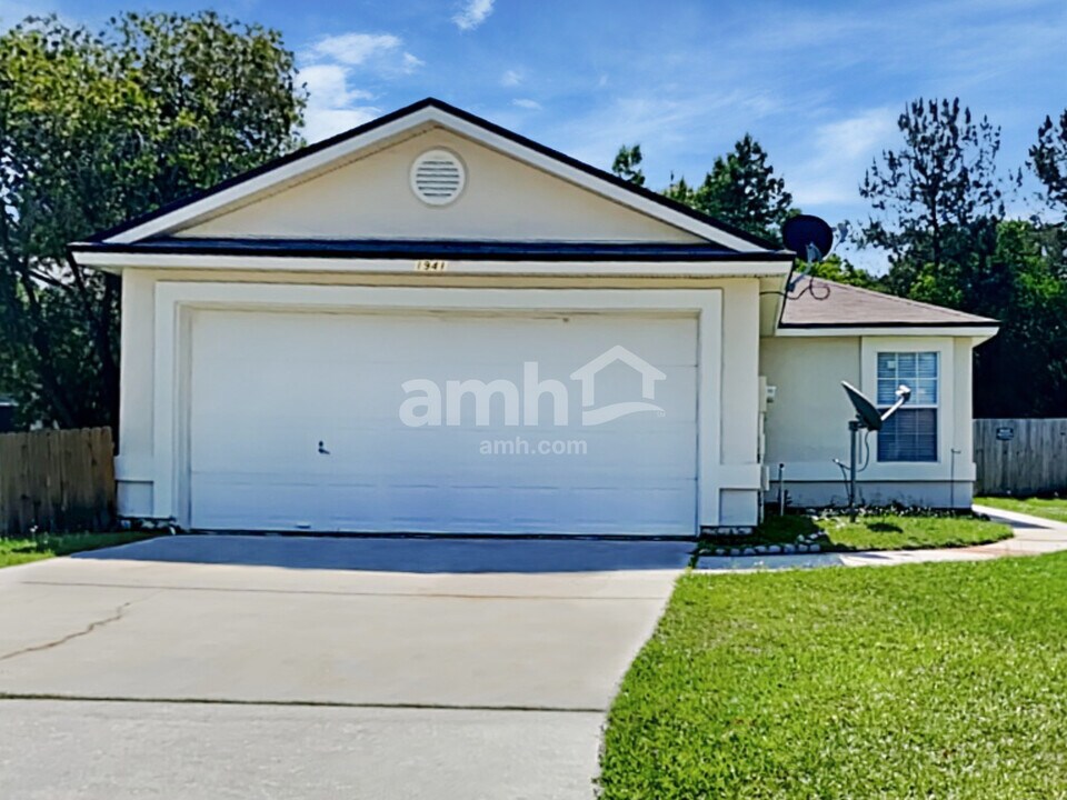 1941 Longneedle Lane in Middleburg, FL - Building Photo