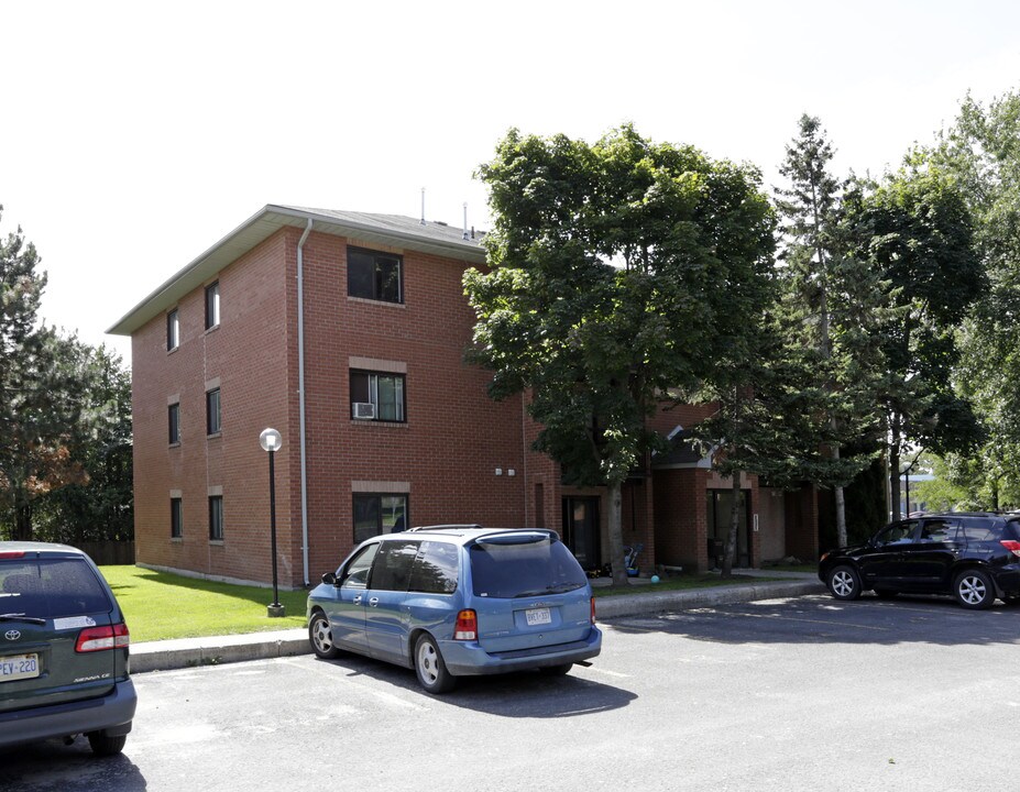 159 Edgehill Dr in Barrie, ON - Building Photo