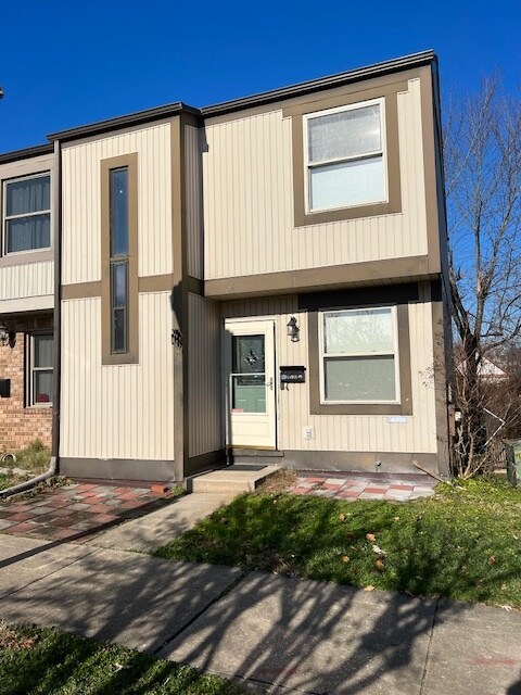 36 Helmsman Ct in Essex, MD - Building Photo