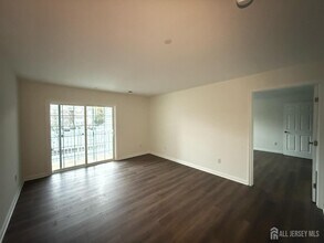 1225 Waterford Dr in Edison, NJ - Building Photo - Building Photo