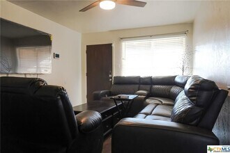 617 S 1st St in Copperas Cove, TX - Foto de edificio - Building Photo