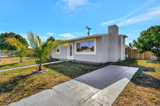 1008 Elm Rd in West Palm Beach, FL - Building Photo - Building Photo