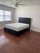 830 S Hollybrook Dr, Unit 309 in Pembroke Pines, FL - Foto de edificio - Building Photo