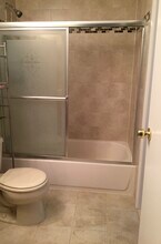 13659 Forest Pond Ct in Centreville, VA - Foto de edificio - Building Photo