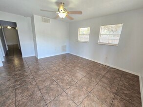 2147 Dodge Ave in Sarasota, FL - Building Photo - Building Photo