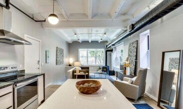 2526 17th St NW in Washington, DC - Building Photo - Building Photo