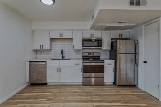 Wesley Apartments in Dallas, TX - Building Photo - Interior Photo