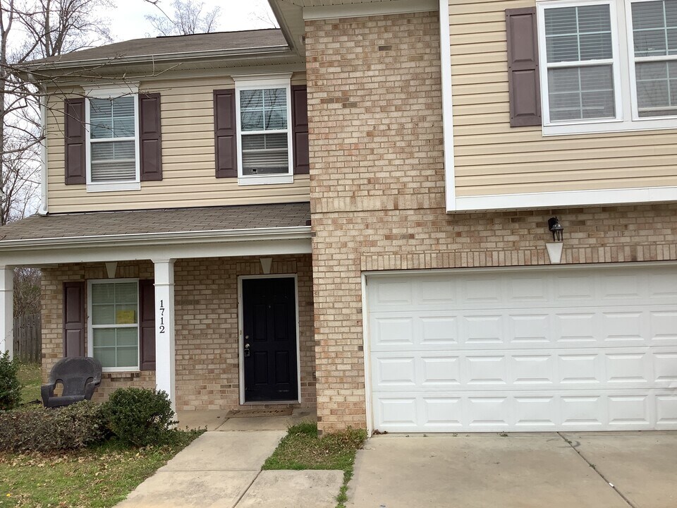 1712 Swan Dr in Charlotte, NC - Building Photo