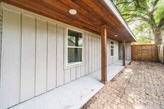 1907 Ashford Hollow Ln in Houston, TX - Building Photo - Building Photo