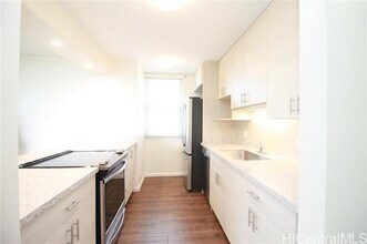 2600 Pualani Way in Honolulu, HI - Building Photo - Building Photo