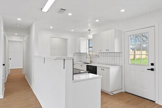 1205 N 6th St in Waco, TX - Building Photo - Building Photo