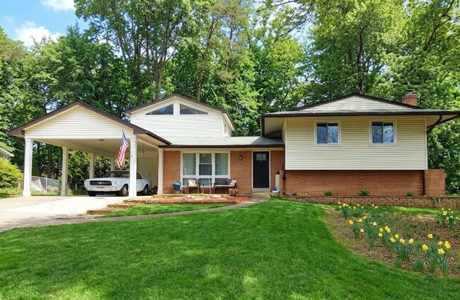 property at 11106 Del Rio Dr