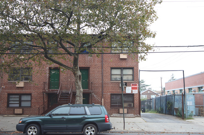 New Central Manor in Far Rockaway, NY - Foto de edificio - Building Photo