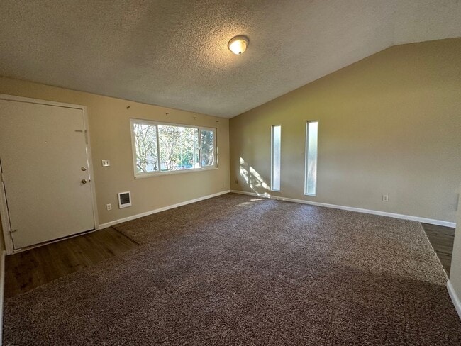 18910 NW Shadow Ln in Portland, OR - Building Photo - Building Photo