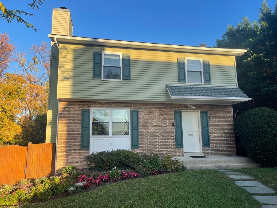 9705 Glen Ave in Silver Spring, MD - Foto de edificio