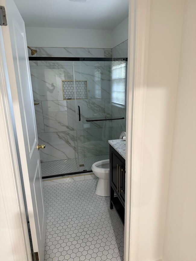 717 Sycamore Dr, Unit 1 in Decatur, GA - Foto de edificio - Building Photo