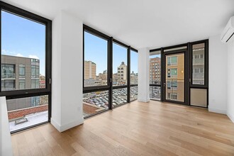 41-22 24th St in Queens, NY - Building Photo - Building Photo