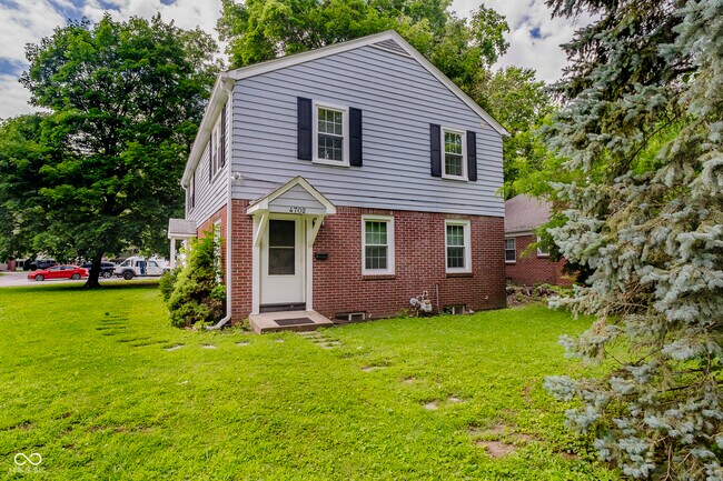 4702 Rookwood Ave in Indianapolis, IN - Foto de edificio - Building Photo