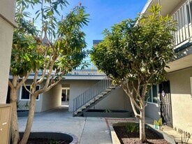 24319 Narbonne Ave, Unit H in Lomita, CA - Building Photo