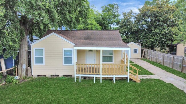 608 Thomas Ave in Pasadena, TX - Building Photo - Building Photo