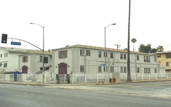 100 N Normandie Ave in Los Angeles, CA - Foto de edificio