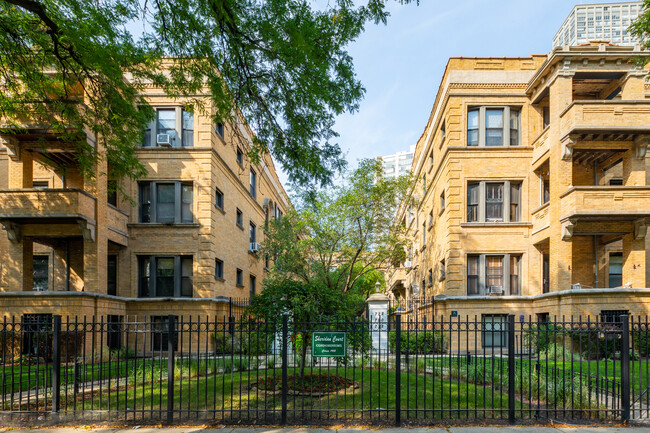 718-728 W Sheridan Rd in Chicago, IL - Foto de edificio - Building Photo