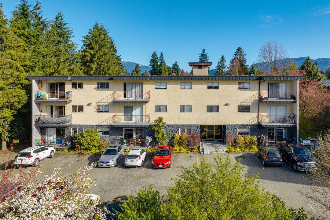 661 Thompson Av in Coquitlam, BC - Building Photo