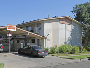 Coral Garden Apartments in Fresno, CA - Building Photo - Building Photo