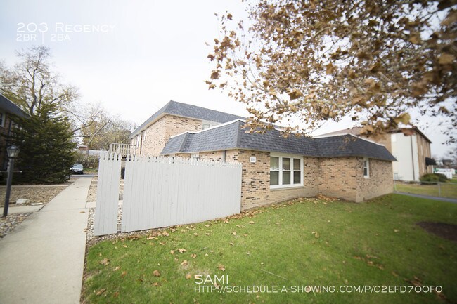 203 Regency in Bloomington, IL - Building Photo - Building Photo