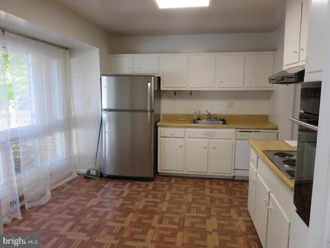 6315 Carnegie Dr in Bethesda, MD - Building Photo - Building Photo