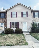 15 Colossians Ct in Inwood, WV - Building Photo