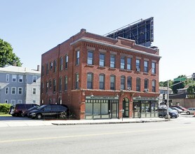 135 Chandler St in Worcester, MA - Building Photo - Building Photo