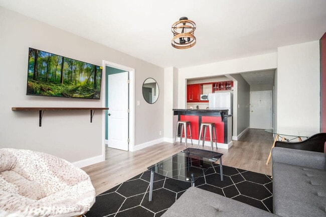 215 Piedmont Ave NE in Atlanta, GA - Foto de edificio - Building Photo