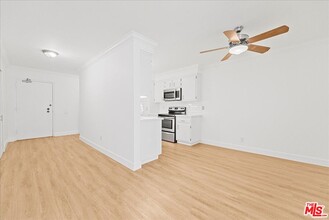 11733 Goshen Ave in Los Angeles, CA - Building Photo - Building Photo
