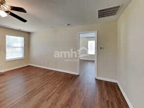 5904 Jackie Ln in Indianapolis, IN - Foto de edificio - Building Photo